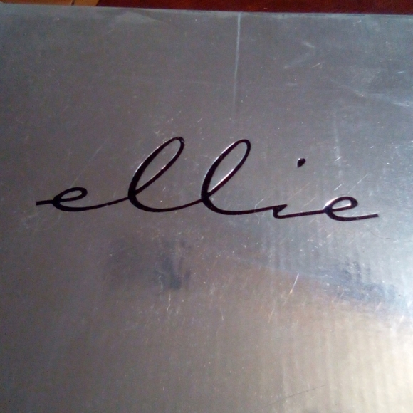 Heels - Picture 2 of 4